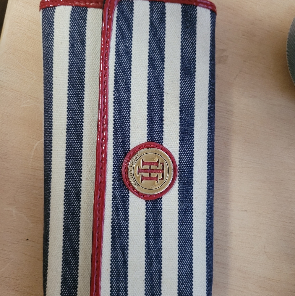 Tommy Hilfiger Ladies Wallet